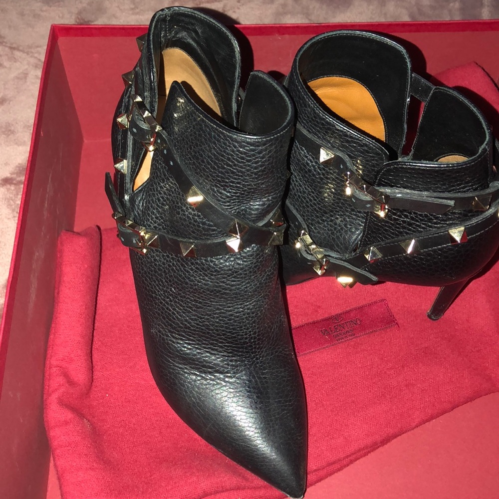 Valentino Garavani Heels EU 37 $750.00